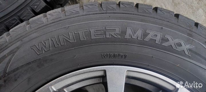 Dunlop SP Winter Maxx WM01 215/65 R16