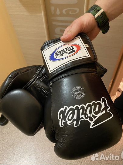 Боксерские перчатки 10 oz