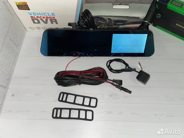 Видеорегистратор-зеркало, 2 камеры