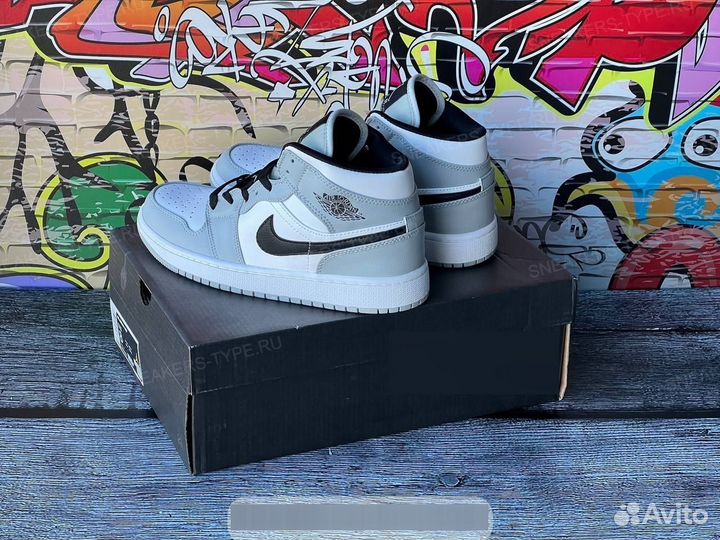 Кроссовки Nike Air Jordan 1 Light Smoke Grey