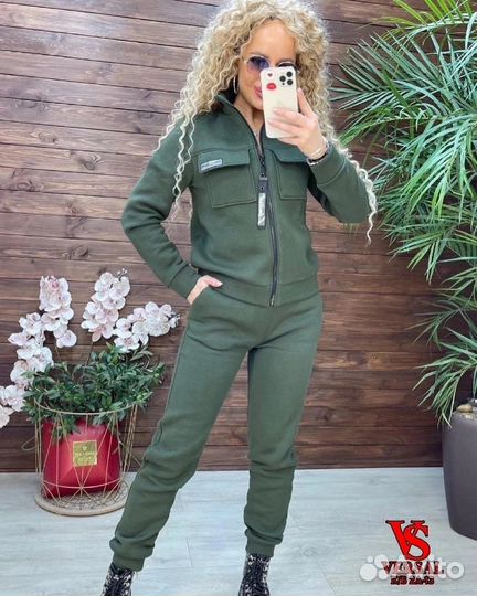 Костюм спортивный