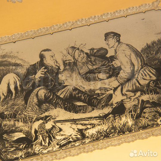 Золотые стопки с фляжкой