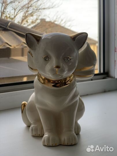 Фарфоровая статуэтка