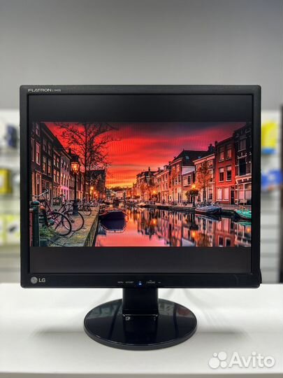 Монитор LG 19 дюймов