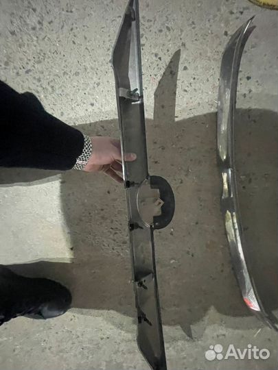 Передние накладки на решетку toyota camry 50