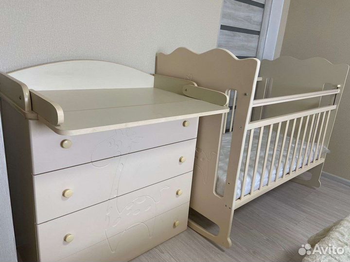 Детская кровать с пеленальным комодом