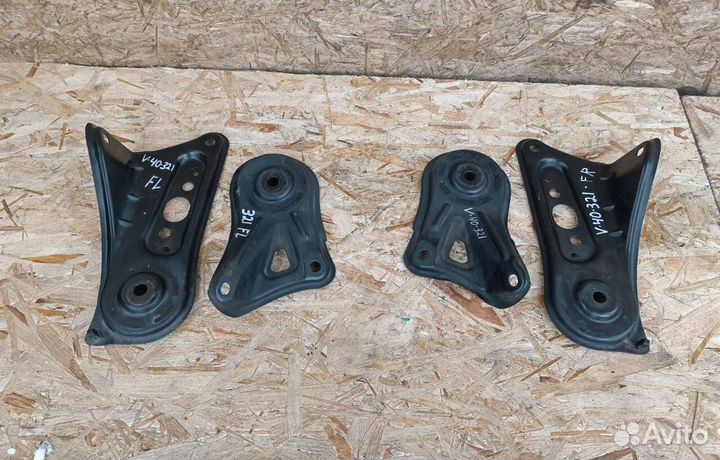 Кронштейн подрамника Toyota Camry V40 перед 4шт