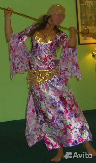 Фольклорные/карнавальные женские костюмы