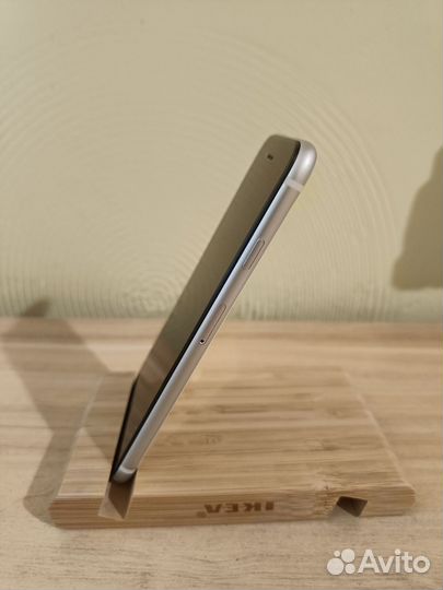 iPhone SE (2020), 64 ГБ