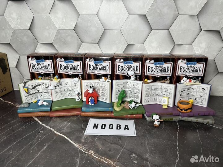 Фигурки snoopy book