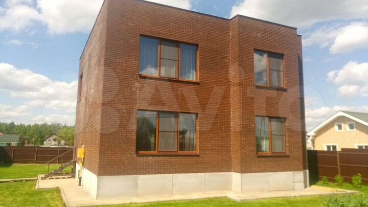 Дом 300 м² на участке 10,5 сот.