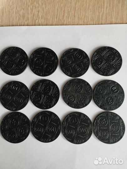 Фишки и биты из 90