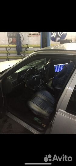 Передние сиденья и подлокотник Нексия