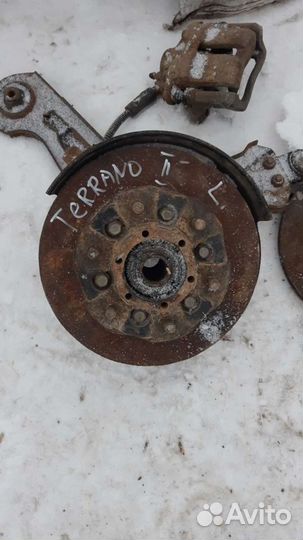 Кулак поворотный левый Nissan Terrano