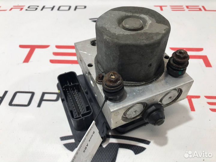 Блок ABS Tesla Model S 2015 6006363-00-C