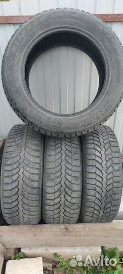 Bridgestone Blizzak Spike-01 235/60 R18 107T