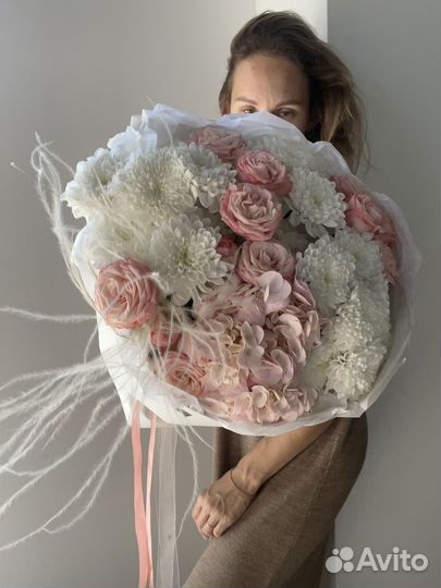 Букет из гортезии и пионовидных роз