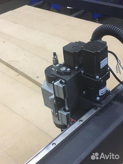 Фрезерный станок с чпу по дереву 600*1000