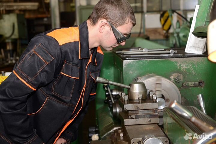 Слесарь-инструментальщик (вахта в Рославль)