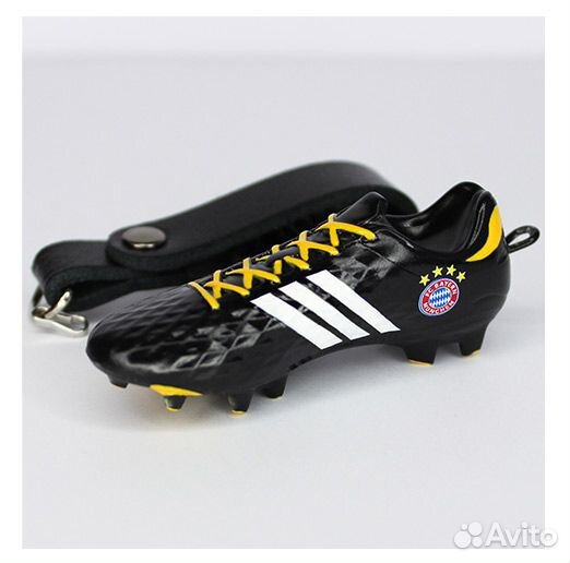 Брелок бутса Бавария черная