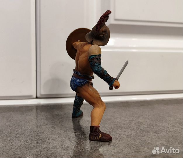 Эксклюзивная фигурка Blue Box