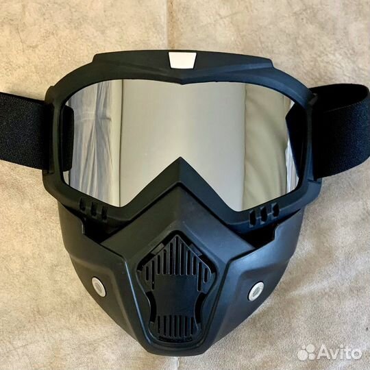 Защитная маска для лица