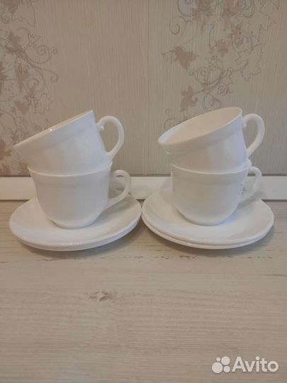 Чайные чашки с блюдцами
