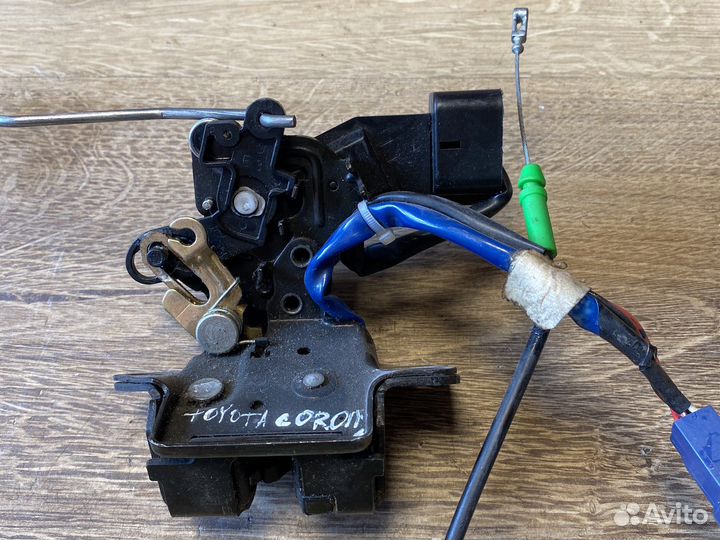 Toyota corolla 120 замок крышки багажника