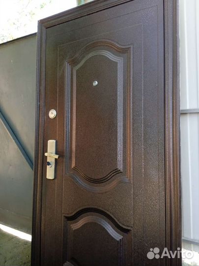 Дверь входная металлическая