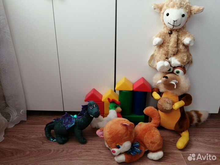 Пакетом игрушки