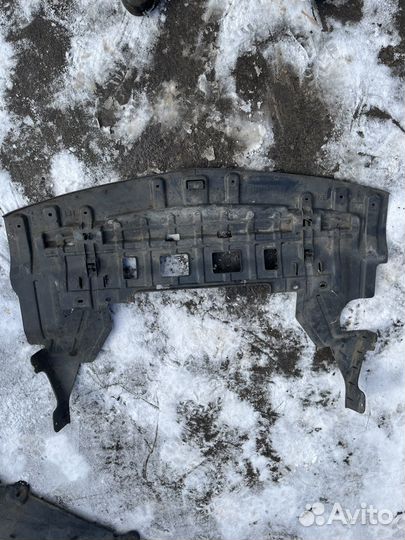 Пыльник двигателя центральный Opel Mokka I