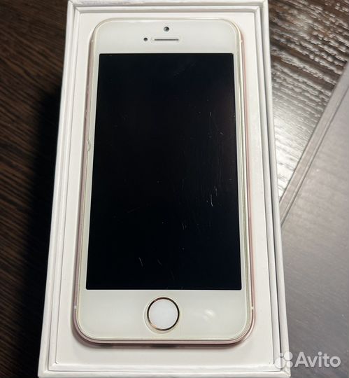 Телефон iPhone SE(2016)