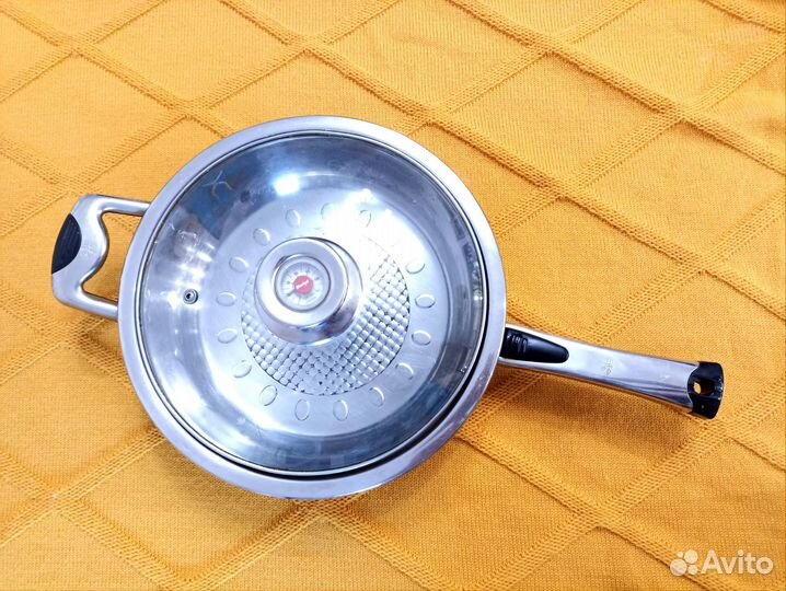 Сковорода с крышкой Bierhof