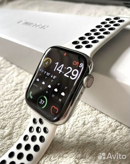 Apple watch series 8