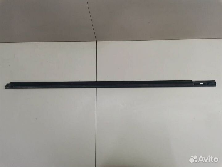 Накладка стекла заднего левого Kia Sportage 3 SL 2