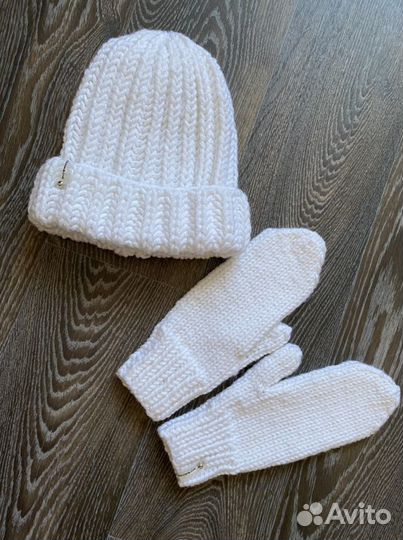 Варежки и шапка