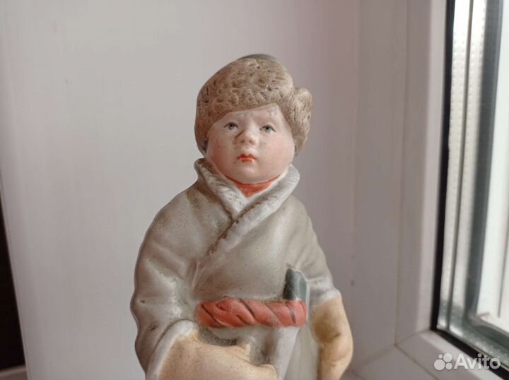 Статуэтка. Мальчик дровосек. Крестьянские дети