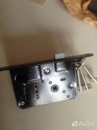 Замки и дверные ручки для межкомнатных дверей