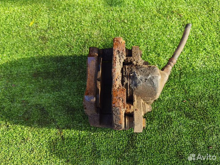 Левый суппорт Лада Гранта R13 ветелируемый диск