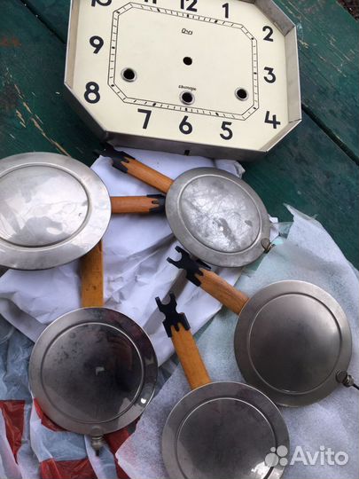 Часы очз Янтарь четвертные -корпуса,маятник и др