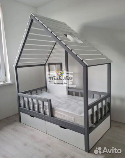 Детская кровать домик