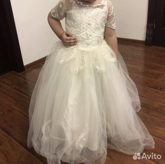 Платья