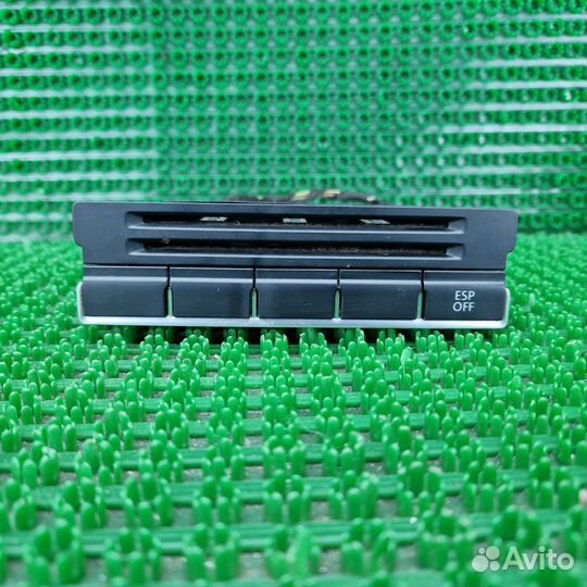 Кнопка антипробуксовочной системы Volkswagen