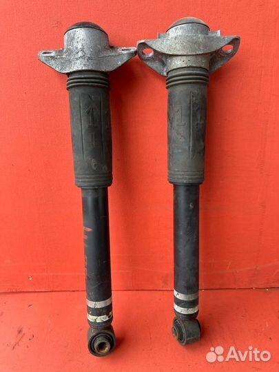 Амортизатор подвески задний Toyota Prius ZVW55