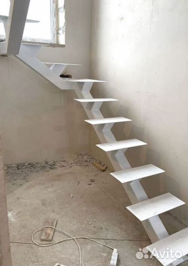 Лестница для коттеджа на заказ