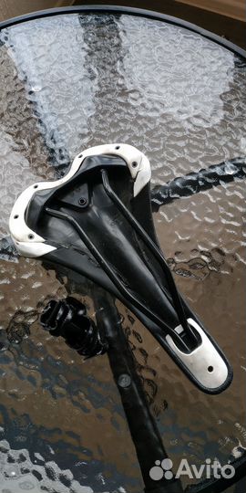 Седло для велосипеда кожаное BGM