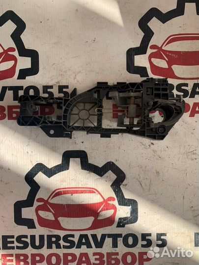 Кронштейн ручки двери левый Vw Passat B6 2.0 tfsi