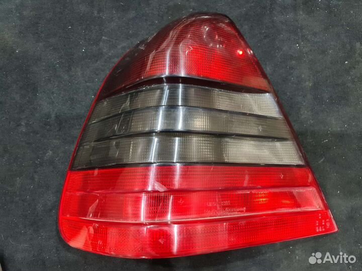 Левый фонарь Mercedes W202 рест