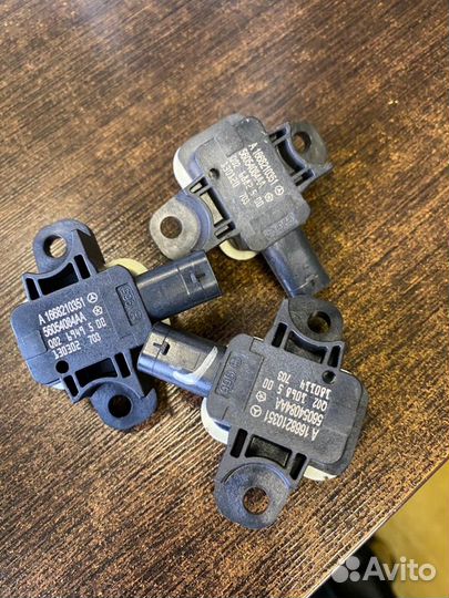 Датчик удара Airbag Mercedes A1668210351