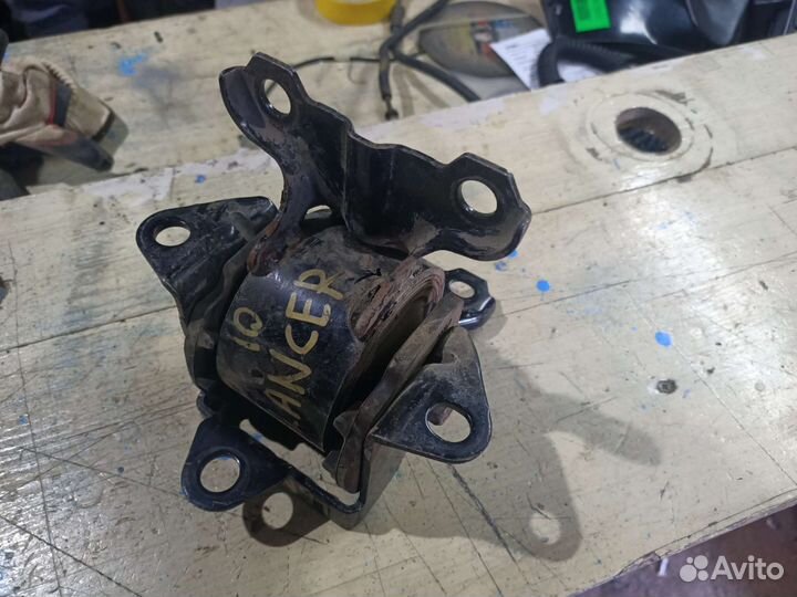 Опора двигателя Mitsubishi Lancer 10